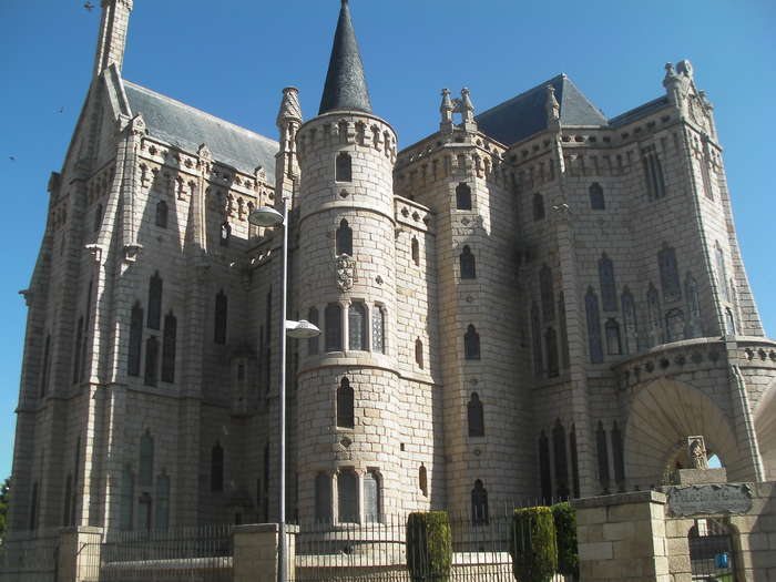 Un castillo de un  cuento en Astorga
